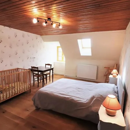 Casa de Férias Maison Renovee Avec Jardin Clos, Pres Du D'enchanet Et De Salers, Animaux Acceptes - Fr-1-742-19