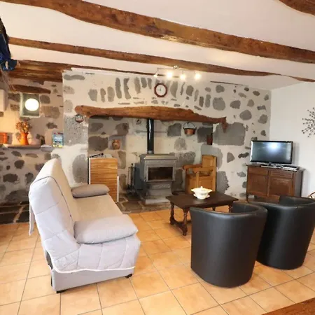 Casa de Férias Maison Renovee Avec Jardin Clos, Pres Du D'enchanet Et De Salers, Animaux Acceptes - Fr-1-742-19 Drugeac