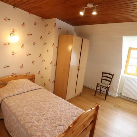 Casa de Férias Maison Renovee Avec Jardin Clos, Pres Du D'enchanet Et De Salers, Animaux Acceptes - Fr-1-742-19 Drugeac